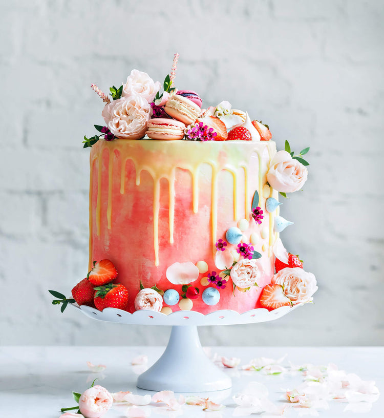 Tender Raw Cake with Fresh Berries